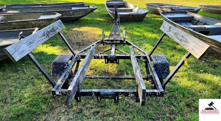 BOAT TRAILER 18.5 FT LONG WITH 48IN SPREAD 14' FROM BOAT WENCH TO THE REAR OF THE TRAILER