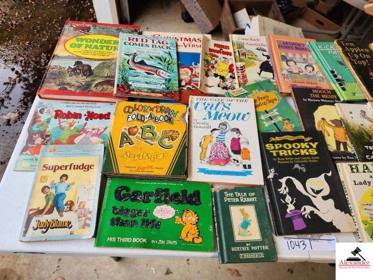 KIDS BOOKS 32+/- BOOKS - (GARAGE) image