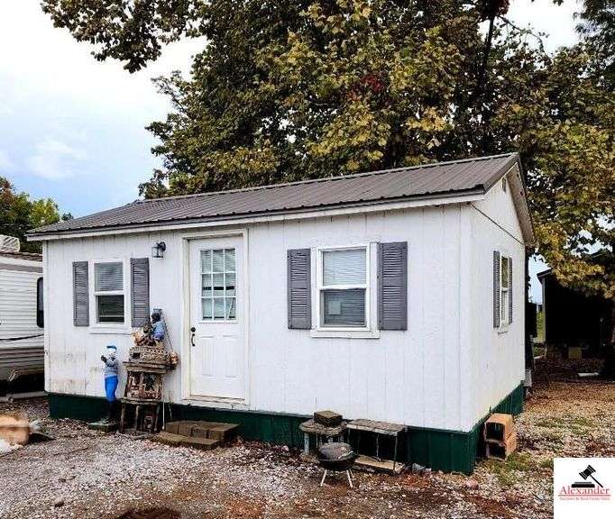 TINY HOUSE/CABIN (WHITE) 14' X 20' COMBO LIVING AND KITCHEN AREA, HAND WASH SINK-BATH WITH WALK-IN SHOWER - ELECTRIC BREAKER BOX - DOUBLE PANE WINDOWS - WALL AIR CONDITIONER - VINYL CEILINGS - PANEL WALLS