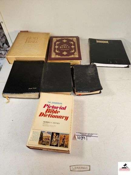 LARGE SIZE HOLY BIBLE HAS NAMES IN NAMES IN THEM - HOLY BIBLE ILLUMINATED FAMILY EDITION - PITORIAL BIBLE DICTIONARY - NOTEBOOK ON OLD TESTAMENT (GARAGE) image