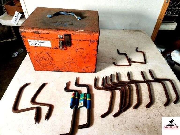 METAL SAW TOOLBOX WITH SCREW IN SUPER HOOKS LADDER HANGERS-14 MISC HOOKS(SHOP) image