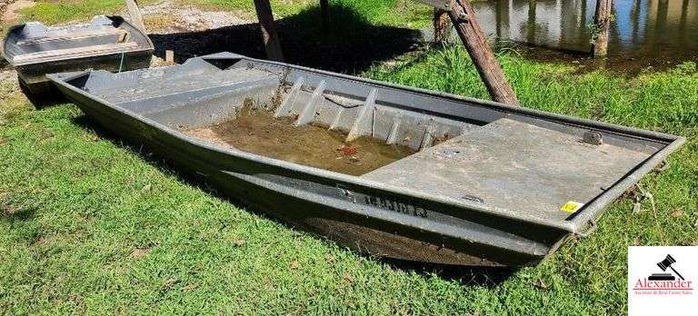 ALUMINUM JOHN BOAT - TN B37AEJ 14' LONG - 48" BOTTOM - 20" SIDE - HAS BO'S LANDING WRITTEN ON SIDE - PLYWOOD BOTTOM - CENTER PEDESTAL BRACKET REMOVED - ONE REAR SEAT - SCREW INSTALLED IN SMALL HOLE