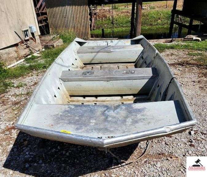 ALUMINUM BOAT - 15' 10" LONG - BOAT IS BENT NEAR FRONT - TN 01-BD