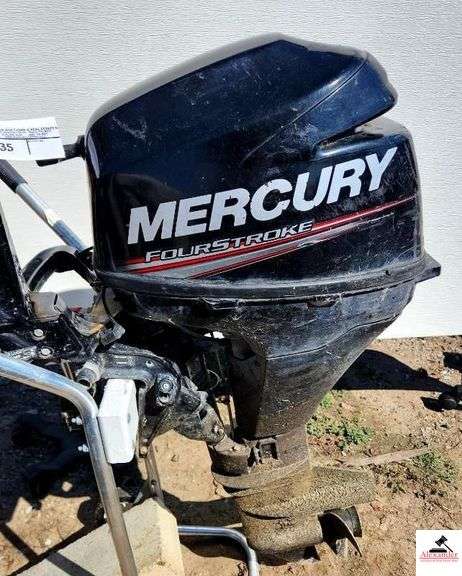 2015 MERCURY FOURSTROKE BOAT MOTOR MODEL #1F08201EK - HP 8 - SERIAL # 0R712291 (MOTOR SHOWS SOME WEAR)