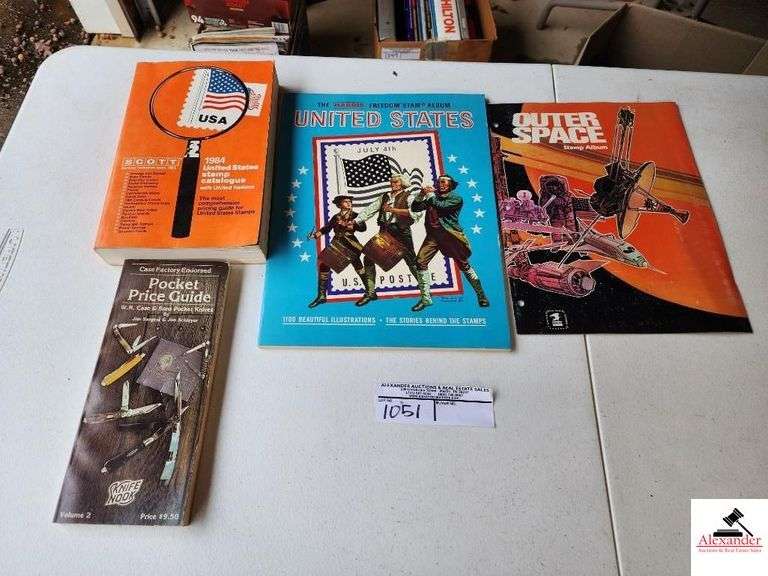 STAMP COLLECTOR'S HANDBOOK AND MANUALS 1984 US STAMP CATALOG-POCKET PRICE GUIDE- OUTER SPACE STAMP MANUAL(GARAGE) image