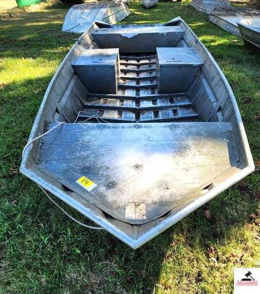 POLARCRAFT ALUMINUM BOAT TWO SPLIT SEATS - ONE REAR SEAT - THREE PEDESTAL BRACKETS-ONE HANDLE MISSING ON THE BACK-CYPRESS POINT RESORT PAINTED ON THE SIDE- TN-16-BD