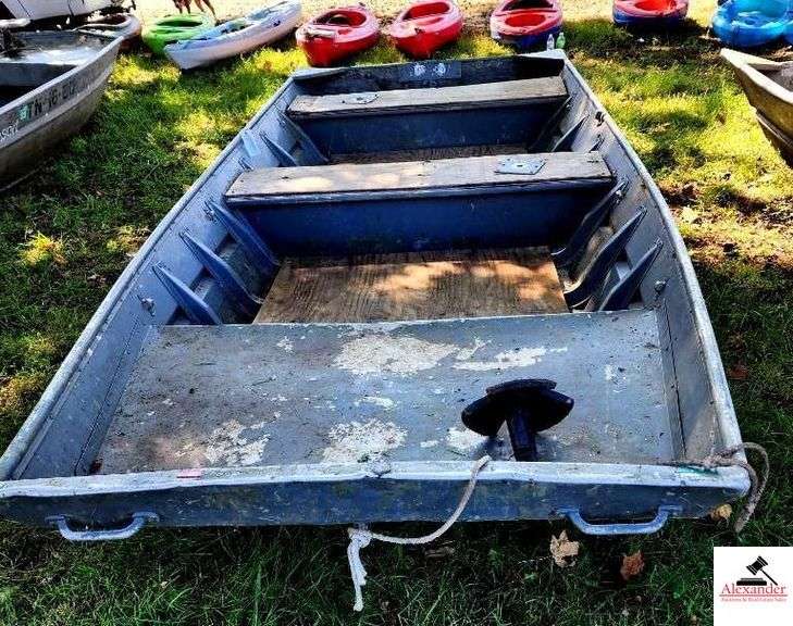 JOHN ALUMINUM FISHING BOAT-SQUARE FRONT 13'10" LONG, 48" BOTTOM, 18 3/4" SIDE-PLYWOOD FLOOR - NO TN# - WOOD COVERED SEAT - (OUTSIDE)