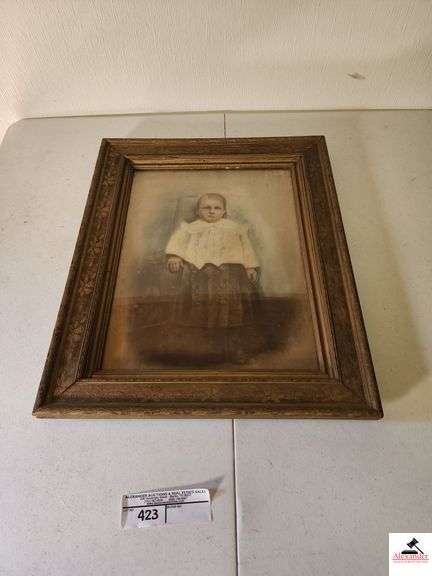 VINTAGE ANTIQUE CHILD PICTURE OIL FRAME - SHOWS WEAR - NEEDS REFINISHED - HAS INSERT BACK - (UPSTAIRS) image
