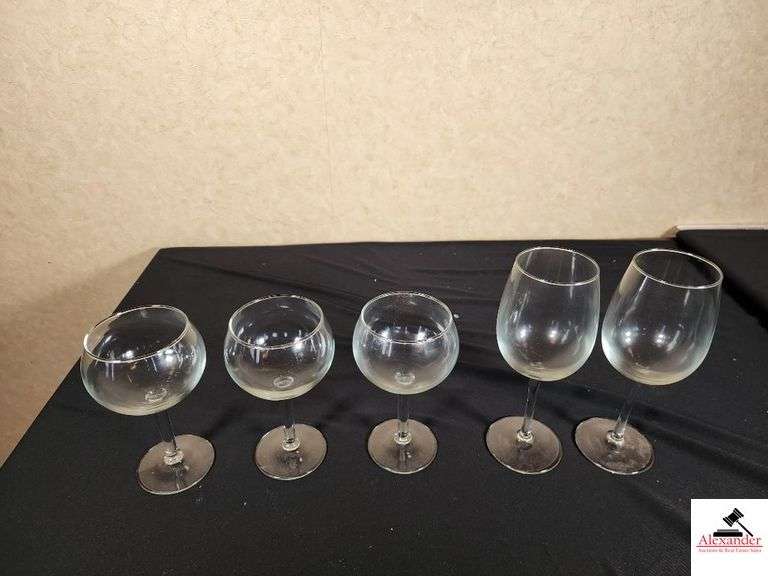 LIBBY GOURMET ROUND PEDESTAL WINE GLASS 13.75 OZ. - (11) GFS WINE GLASSSES  16 OZ. image