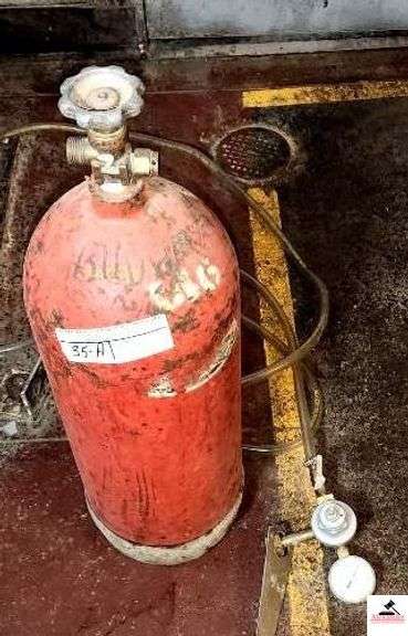 CO2 TANK W/ GUAGES image