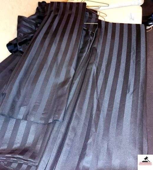 (11) BLACK/BLACK STRIPE 90" X 156" ROUND TABLECLOTHS image