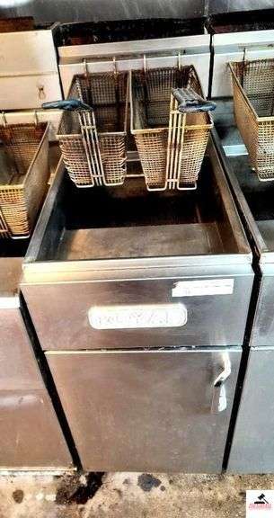 ROYAL STAINLESS DEEP FRYER - DOUBLE BASKET - SHOWS WEAR - 15 1/2" WIDE X 31" DEEP-INCLUDES DRAIN TUBE ATTACHMENT (KITCHEN) image
