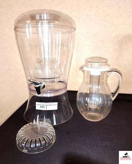 LARGE PLASTIC BEVERAGE DISPENSER WITH FRUIT PITCHER  &  6 BUDWEISER GLASSES image