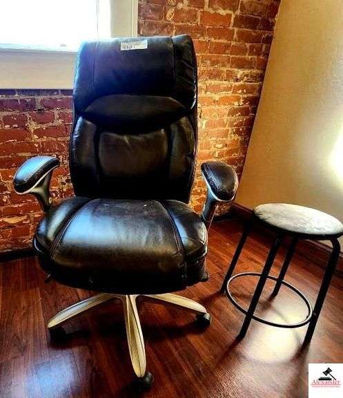 BLACK VINYL ROLLING OFFICE CHAIR- BLACK METAL STEPSTOOL- APARTMENT image