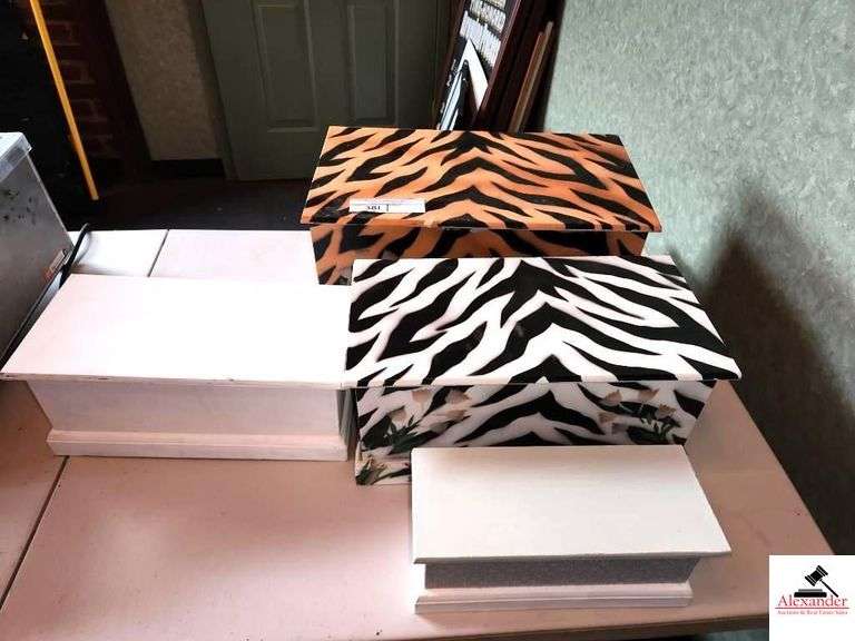 (4) STACKING DECORATIVE BOXES (REAR ENTRANCE) image