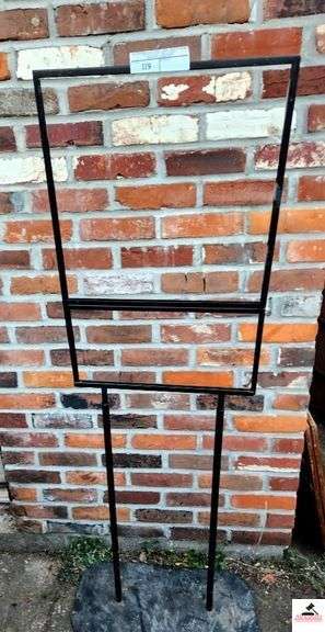 METAL DISPLAY RACK FOR ADVERTISING SIGNS (GAP SHED) image