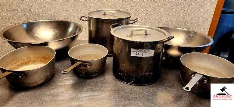 (6) TOTAL COOKING/BAKING PANS- ALUMINUM MIXING PAN- STAINLESS COOKING POT- ALUMINUM COLLANDER- image