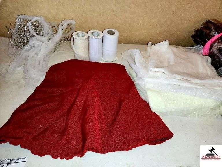 RED ROUND TABLECLOTH - RIBBON - CHIFFON TABLECLOTHS (5 WHITE - 4 YELLOW)) (10 TOTAL) image