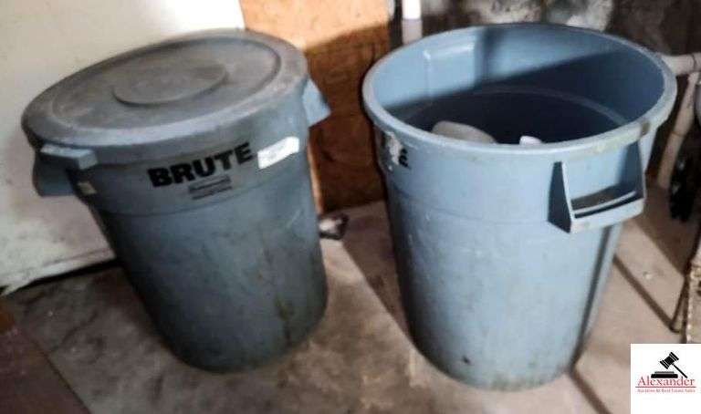 (3) BRUTE GARBAGE PAILS- W/ (1) LID image