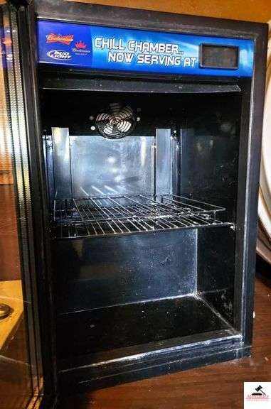 HUSSMAN COMMERCIAL REFRIGERATOR MD. 177G - - SINGLE DOOR - 120 V image