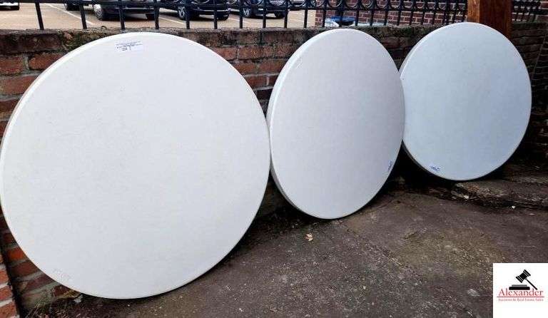 WHITE ROUND 16" DIAMETER TABLE image