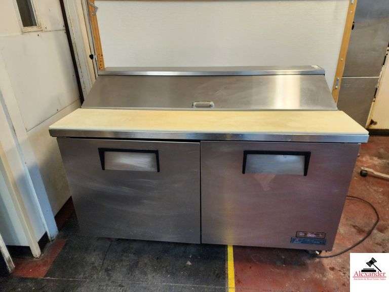 TRUE MFG. COMPANY MD. TSSU-60-16 REFRIGERATED PREP CABINET - 1/3 HP , SINGLE PHASE SERIAL 1-422-7747 -60" WIDE X 30 1/2" DEEP X 36 TALL-HAS CUTTING BOARD COUNTER  (KITCHEN) image