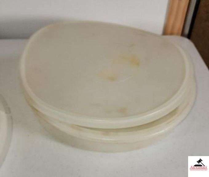 TUBBERWARE COVERED CAKE TRAY - TUBBERWARE COVERED DIVIDED TRAY - TUBBERWARE COVERED CONTAINER - BOX OF TUBBERWARE, PLASTIC, BOWLS, LIDS - (TRAILER)