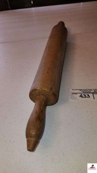 VINTAGE WOOD ROLLING PIN - TURNED HANDLES - GOOD CONDITION - USE WEAR - (REFRIGERATOR)