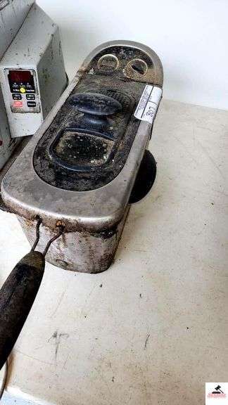 COMMERCIAL STYLE BAKER - ELECTRIC ROTISSERIE - DEEP FAT FRYER USED CONDITION UNKNOWN - (GARAGE)