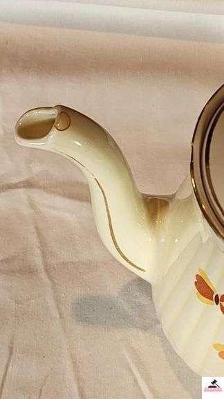 VINTAGE HALL'S SUPERIOR JEWEL HOMEMAKER KITCHENWARE AUTUMN LEAF COFFEE POT - SMALL CIRCLE ON ON SPOUT - (GREAT ROOM CABINETS)