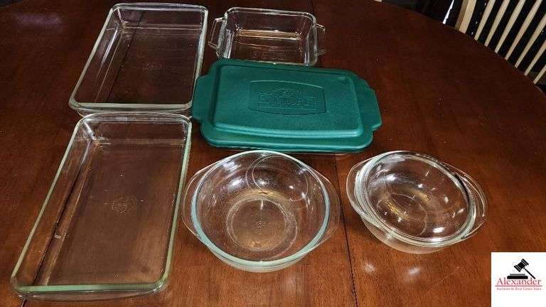 PYREX ANCHOR AND ENCORE GLASS BOWLS & SQUARE AND RECTANGLE BAKING DISH - PYREX AND CORNINGWARE BAG - (KITCHEN CABINET BESIDE STOVE)