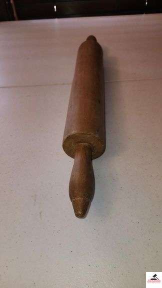 VINTAGE WOOD ROLLING PIN - TURNED HANDLES - GOOD CONDITION - USE WEAR - (REFRIGERATOR)
