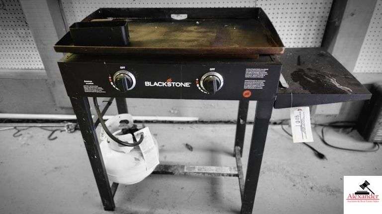 BLACKSTONE GRILL - TOP IS 18" X 29" -PLASTIC COVER W/ HOLE  - (GARAGE)