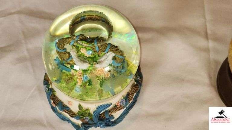 SAN FRANCISCO MUSIC BOX CO. CIRCA 1992 MUSIC SNOWGLOBE LOVEBIRDS BLUE AND WHITE - WOOD BASE SNOWGLOBE - BOTH PLAY MUSIC - (NW BEDROOM)