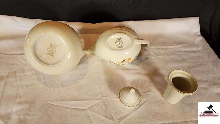 VINTAGE HALL' S SUPERIOR TILT BALL PITCHER/JUG - JEWEL HOMEMAKER KITCHENWARE AUTUMN LEAF - SMALL CHIP ON TOP LIP BY HANDLE - VINTAGE HALL'S SUPERIOR AUTUMN LEAF TEA POT ALADDIN STYLE - 3 PC SET WITH STRAINER INSERT AND DEFUSER - SPOUT IS CHIPPED - (GREAT ROOM CABINETS)