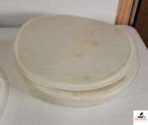 TUBBERWARE COVERED CAKE TRAY - TUBBERWARE COVERED DIVIDED TRAY - TUBBERWARE COVERED CONTAINER - BOX OF TUBBERWARE, PLASTIC, BOWLS, LIDS - (TRAILER)