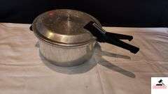 MIRRO PRESTO COOKER - 6 QUART - (KITCHEN CABINET)