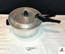 MIRRO PRESTO COOKER - 6 QUART - (KITCHEN CABINET)