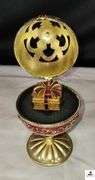 COSENA STYLE RED / GOLD CHRISTMAS HENGE EGG MUSIC BOX - CHRISTMAS PRESENT INSIDE - PLAYS MUSIC - (NW BEDROOM)
