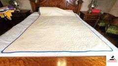 DRESDEN PLATE QUILT ON WHITE BACKGROUND CLEAN - 52" WIDE X 85" LONG - (NORTHWEST BEDROOM)