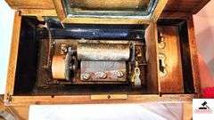 WOOD MUSIC BOX (GREAT ROOM)