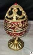 COSENA STYLE RED / GOLD CHRISTMAS HENGE EGG MUSIC BOX - CHRISTMAS PRESENT INSIDE - PLAYS MUSIC - (NW BEDROOM)