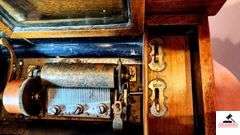 WOOD MUSIC BOX (GREAT ROOM)