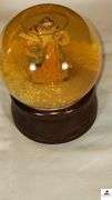 SAN FRANCISCO MUSIC BOX CO. CIRCA 1992 MUSIC SNOWGLOBE LOVEBIRDS BLUE AND WHITE - WOOD BASE SNOWGLOBE - BOTH PLAY MUSIC - (NW BEDROOM)