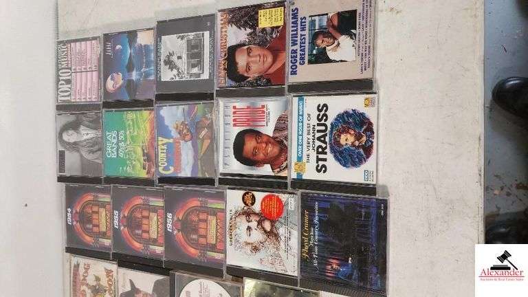 CD'S - ROGER WILLIAMS - ELVIS - CHARLIE PRIDE - TERRY GRAHAM - WILLIE NELSON - ETC.