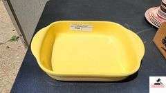 POTTERY BY LAURIE GATES 12"X 9.75" X 2.5" - 4 QUART - (GARAGE)