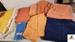 YELLOW TABLECLOTH WITH FRINGE - GROUP OF TOWELS - PLACEMATS   -  UNIVERSITY OF TENNESSEE FLORDIA STATE VS TENNESSEE PILLOW SEAT - (GARAGE)