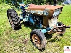 1968 FORD 4000 TRACTOR - 2 SPEED - HOURS UNKNOWN -  FIXER UPPER OR PARTS TRACTOR - BENT STEP - BUMPER BENT - METAL HOOD & PANELS RUSTY - SEAT CUSHIONS ARE GOINE - TRACTOR ROLLS - ONE REAR TIRE FLAT AND BUSTED - BEEN SITTING FOR SEVERAL YEARS -BOTH FRONT LIGHTS MISSING - REAR DRAW BAR - 3 POINT HITCH ARMS - HAS OIL - TRACTOR # C204765 - MODEL # 41024C - UNIT #  8E135 - ENGINE # 8C18A - TRANSMISSION # 8A05E - HYDRAULIC PUMP # 8018B - REAR AXLE # 8814B - HYDRAULIC UNIT #80151 - RURAL KING BATTERY SHIPPED IN MARCH 2014