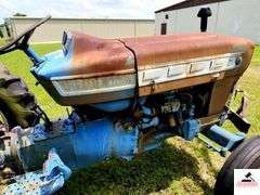 1968 FORD 4000 TRACTOR - 2 SPEED - HOURS UNKNOWN -  FIXER UPPER OR PARTS TRACTOR - BENT STEP - BUMPER BENT - METAL HOOD & PANELS RUSTY - SEAT CUSHIONS ARE GOINE - TRACTOR ROLLS - ONE REAR TIRE FLAT AND BUSTED - BEEN SITTING FOR SEVERAL YEARS -BOTH FRONT LIGHTS MISSING - REAR DRAW BAR - 3 POINT HITCH ARMS - HAS OIL - TRACTOR # C204765 - MODEL # 41024C - UNIT #  8E135 - ENGINE # 8C18A - TRANSMISSION # 8A05E - HYDRAULIC PUMP # 8018B - REAR AXLE # 8814B - HYDRAULIC UNIT #80151 - RURAL KING BATTERY SHIPPED IN MARCH 2014