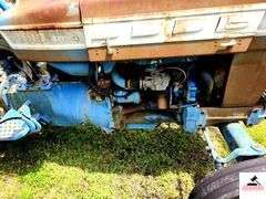 1968 FORD 4000 TRACTOR - 2 SPEED - HOURS UNKNOWN -  FIXER UPPER OR PARTS TRACTOR - BENT STEP - BUMPER BENT - METAL HOOD & PANELS RUSTY - SEAT CUSHIONS ARE GOINE - TRACTOR ROLLS - ONE REAR TIRE FLAT AND BUSTED - BEEN SITTING FOR SEVERAL YEARS -BOTH FRONT LIGHTS MISSING - REAR DRAW BAR - 3 POINT HITCH ARMS - HAS OIL - TRACTOR # C204765 - MODEL # 41024C - UNIT #  8E135 - ENGINE # 8C18A - TRANSMISSION # 8A05E - HYDRAULIC PUMP # 8018B - REAR AXLE # 8814B - HYDRAULIC UNIT #80151 - RURAL KING BATTERY SHIPPED IN MARCH 2014
